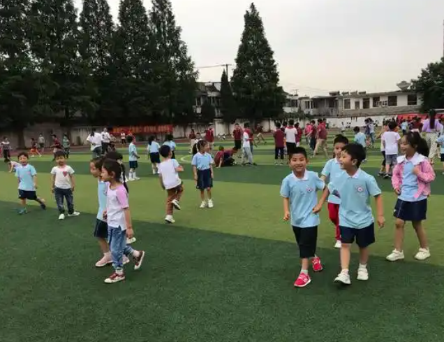 感悟劳动教育的深刻含义数学思想PK赛中家长与选拔出的学生同